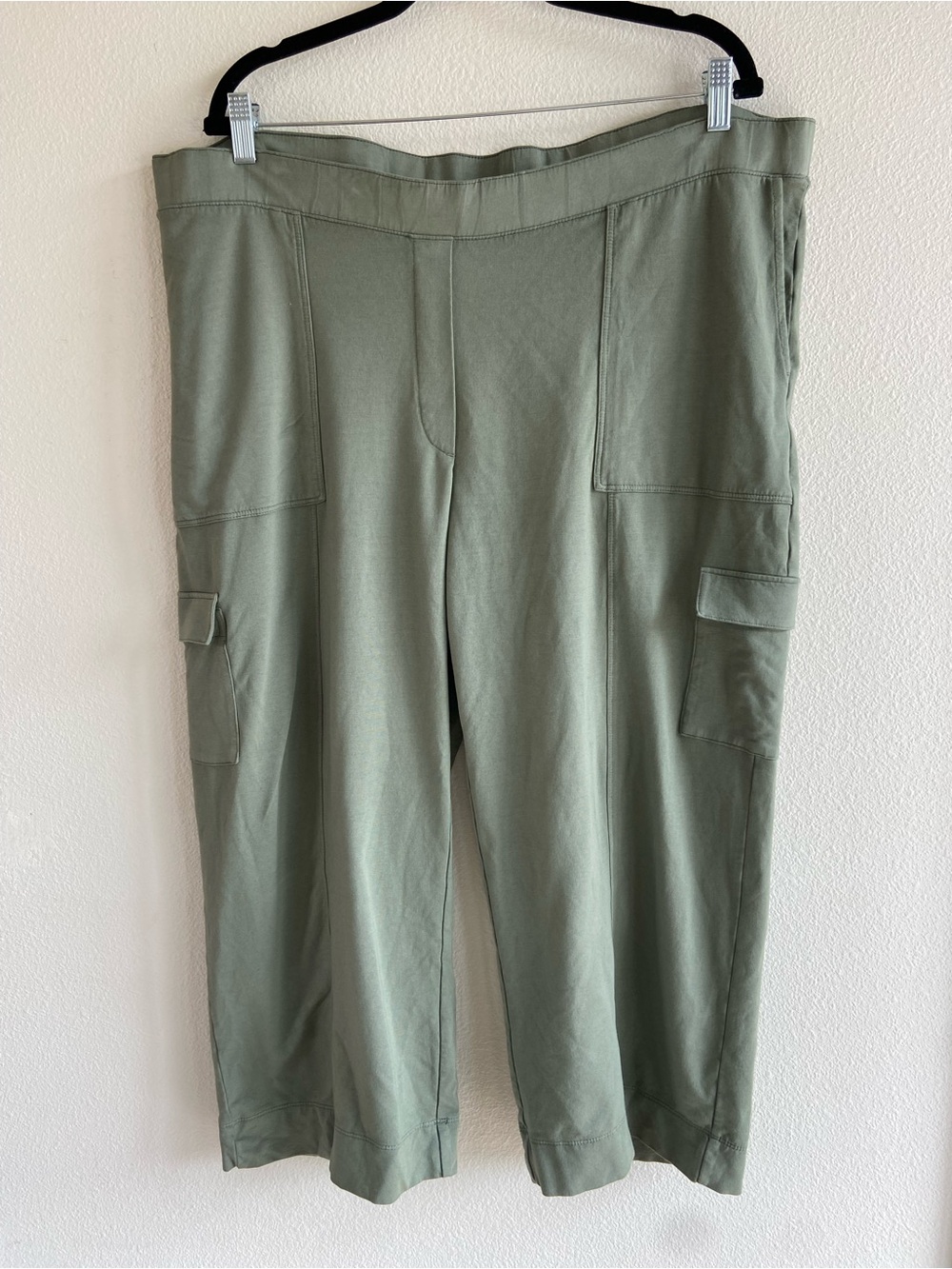 J. Jill Olive Cargo Stretch Pants for women’s wide leg pull on cropped cargo